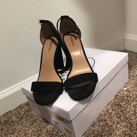 block heel - Picture 1 of 2